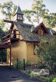 Photograph, Gayle Blackwood, Mudbrick home, "Rocknall', Diamond Street, Eltham