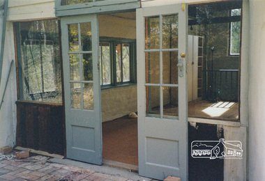 Photograph, Gayle Blackwood, Mudbrick house, possibly St Andrews area, c. Feb 2002, 2002