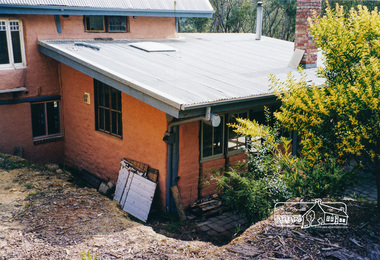 Photograph, Gayle Blackwood, Mudbrick house, possibly St Andrews area, c. Feb 2002, 2002