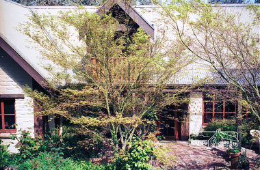 Photograph, Gayle Blackwood, Mudbrick house, Eltham district, c.2002