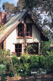 Photograph, Gayle Blackwood, Mudbrick house, Eltham district, c.2002
