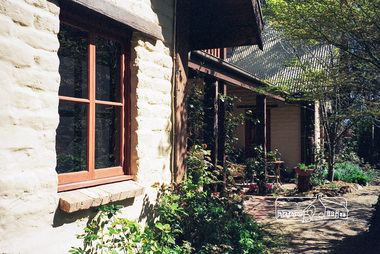 Photograph, Gayle Blackwood, Mudbrick house, Eltham district, c.2002