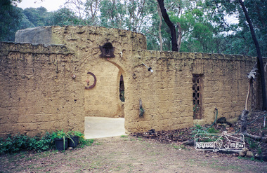 Photograph, Gayle Blackwood, Boomerang House, Laughing Waters Road, Eltham