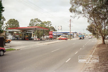 Photograph, Ampol Service Station at no. 49 and Caltex Service Station at 47 Main Road, Lower Plenty, c.1989, 1989c
