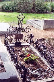 Photograph, Eltham cemetery, August 2007, 2007