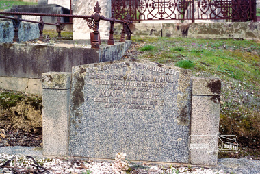 Photograph, Knapman; Eltham cemetery, August 2007, 2007