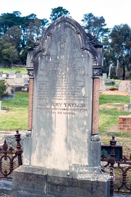 Photograph, Taylor; Eltham cemetery, August 2007, 2007