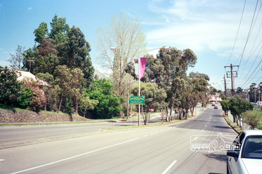 Photograph, Looking south along Main Road, Eltham near Elsa Court, c.October 1990, 1990