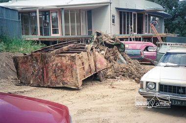 Photograph, Construction of the new Eltham Little Theatre building, 1603 Main Road, Research, c.November 1987, 1987