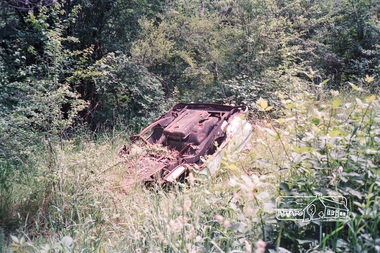 Photograph, Clean up of gully at rear of the new Eltham Little Theatre building during final construction, 1603 Main Road, Research, c.November 1987, 1987