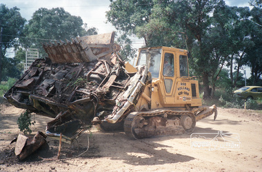 Photograph, Clean up of gully at rear of the new Eltham Little Theatre building during final construction, 1603 Main Road, Research, c.November 1987, 1987