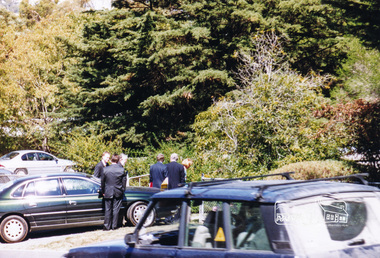Photograph, Peter Bassett-Smith, Visit by The Honourable Sir James Augustine Gobbo AC CVO QC, Governor of Victoria, to the Andrew Ross Museum, Kangaroo Ground, 2 March 2000, 02/03/2000