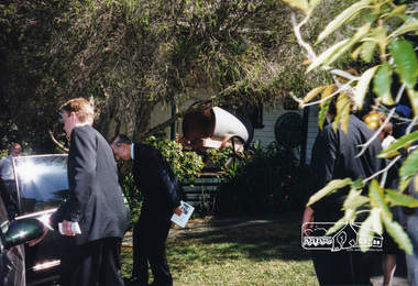 Photograph, Peter Bassett-Smith, Visit by The Honourable Sir James Augustine Gobbo AC CVO QC, Governor of Victoria, to the Andrew Ross Museum, Kangaroo Ground, 2 March 2000, 02/03/2000