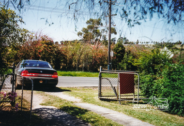 Photograph, Peter Bassett-Smith, Visit by The Honourable Sir James Augustine Gobbo AC CVO QC, Governor of Victoria, to the Andrew Ross Museum, Kangaroo Ground, 2 March 2000, 02/03/2000