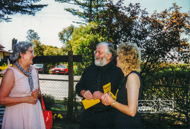 Photograph, Peter Bassett-Smith, Visit by The Honourable Sir James Augustine Gobbo AC CVO QC, Governor of Victoria, to the Andrew Ross Museum, Kangaroo Ground, 2 March 2000, 02/03/2000