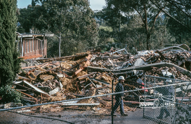 Photograph, Fred Mitchell, Demolition of the former Shire of Eltham offices at 895 Main Road, Eltham, August 1996, 1996