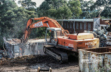 Photograph, Fred Mitchell, Demolition of the former Shire of Eltham offices at 895 Main Road, Eltham, August 1996, 1996