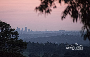 Photograph, Fred Mitchell, Sunset from Eltham War Memorial Park, Kangaroo Ground, 2 October 2015, 02/10/2015