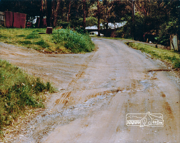 Photograph, Gladstone Road, Briar Hill before construction, c. Oct 1987, 1987
