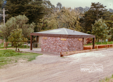 Photograph, Hurstbridge Public Conveniences, Hurstbridge-Arthurs Creek Road, Hurstbridge, c. Oct 1987, 1987