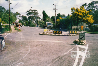 Photograph, Panton Hill Store near the intersection of Merritts Road and Kangaroo Ground-St Andrews Road, Panton Hill, c. Oct 1987, 1987