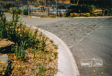 Photograph, Nicholson Close from Thompson Crescent, Research, 15 October 1990, 15/10/1990