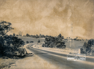 Photograph, Looking south across the Fitzsimons Lane Bridge over Yarra River between Eltham and Templestowe