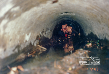 Photograph, Removing tree roots from stormwater drain, Starling Street, Montmorency, 14 December 1989, 14/12/1989