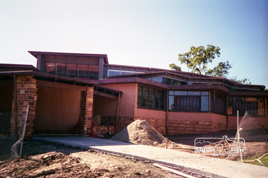Photograph, Linda McConnell, Construction of Eltham Library; fitting out stage, April 1994, 1994