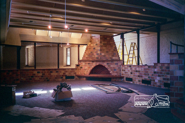 Photograph, Linda McConnell, Construction of Eltham Library; fitting out stage, April 1994, 1994