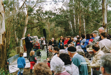 Photograph, Unveiling ceremony of a plaque in memory of David Christmas, 11 October 1992, 11/10/1992