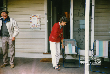 Photograph, Garnet Burges and Mary Ryan, Andrew Ross Museum, 27 March 1993