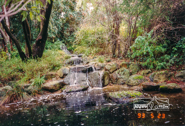 Photograph, At Gordon Ford's property, Eltham Heritage Tour, 23 May 1993, 23/05/1993