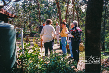 Photograph, Peter Bassett-Smith, Boomerang House, Laughing Waters Road, Eltham; Eltham Mud Brick Heritage Excursion, 4 October 1998, 04/10/1998