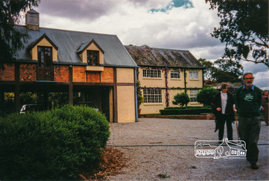 Photograph, Peter Bassett-Smith, Jelbart property, Arthur Street, Eltham Mud Brick Heritage Excursion, 4 October 1998, 04/10/1998