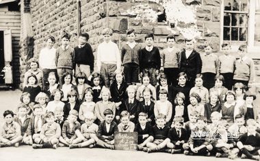 Photograph, Grades 1-4, Eltham State School No. 209, 1936