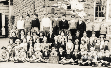 Photograph, Grades 1-4, Eltham State School No. 209, 1936, 1936