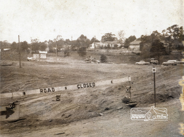 Photograph, Sherbourne Road, Para Road and Simms Road at Briar Hill/Montmorency prior to the upgrade of Sherbourne Road Railway bridge, 3 November 1967, 03/11/1967