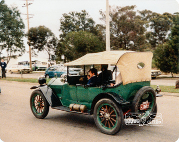 Photograph, Eltham Festival Parade, 16 October 1982, 16/10/1982