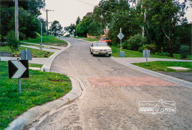 Photograph, Looking east along Walsh Street towards Porter Street, Eltham, just past the Bolton Street shops, c.1989, 1989c
