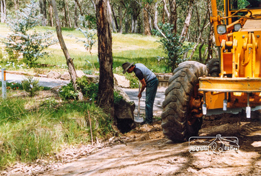 Photograph, Road and drainage maintenance, Shire of Eltham, c.Oct 1987, 1987