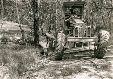 Photograph, Road and drainage maintenance, Shire of Eltham, c.Oct 1987, 1987