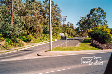 Photograph, Rattray Road access from Sherbourne Road, Montmorency opposite the 7-Eleven and Eltham Fort Knox, c.July 1991, 1991