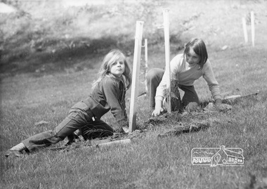 Photograph, ELTHAM ARBOR DAY 1973 - Alistair Knox with school children of the Shire of Eltham, Vic, planting native trees in the Town Park, 10 October 1973, 1973-10-10