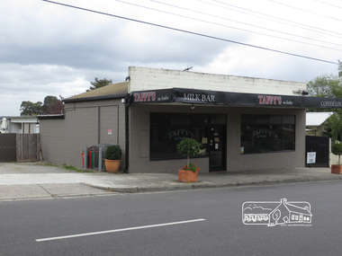 Photograph, Liz Pidgeon, Taffy's on Looker, Milk Bar, Looker Road, Montmorency, 7 November 2017, 7 Nov 2017