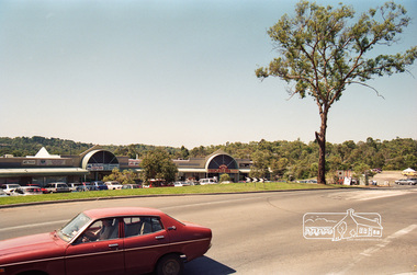 Photograph, Eltham Ridge, Bolton Street viewed from intersection with Grand Boulevard, c.1992, 1992c