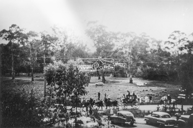Photograph, Grace Mitchell, Possibly the Ersilac Parade travelling along Main Road, Eltham, c.1958