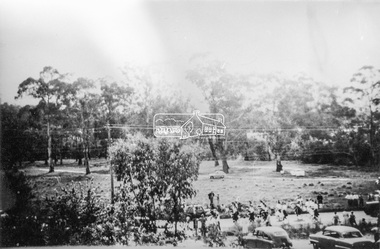 Photograph, Grace Mitchell, Possibly the Ersilac Parade travelling along Main Road, Eltham, 1958c