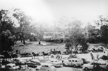 Photograph, Grace Mitchell, Possibly the Ersilac Parade travelling along Main Road, Eltham, c.1958
