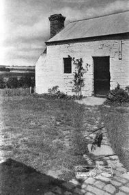 Negative - Photograph, Home Beautiful (United Press), Thomas Sweeney's original cottage at Culla Hill, Eltham, 1940